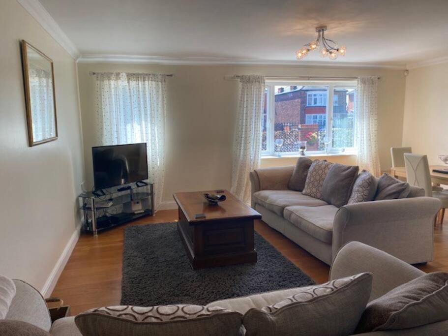 Spacious 2 Bedroom Apartment Клиторпс Экстерьер фото